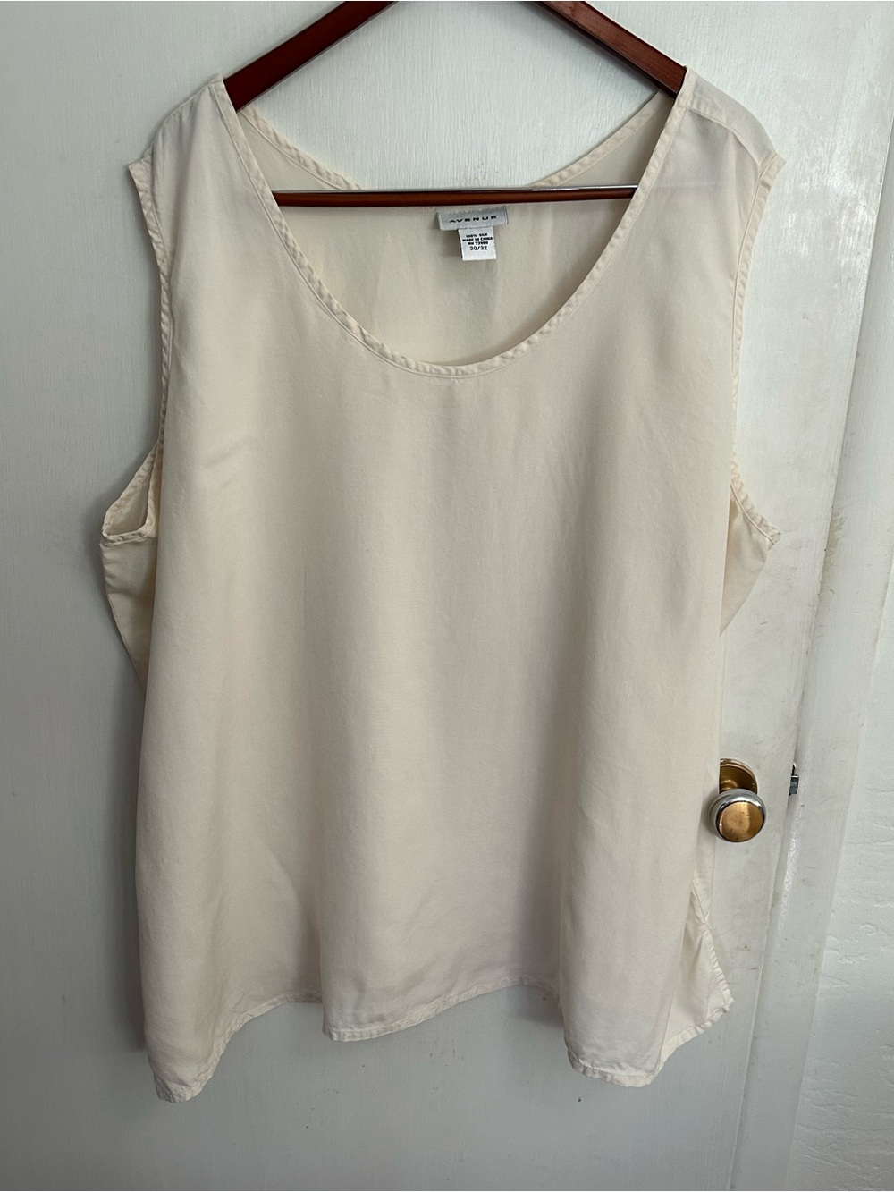 VTG 90s Avenue Silk Tank Top Womens Plus 30 Sleeveless Coastal Interview Outfit